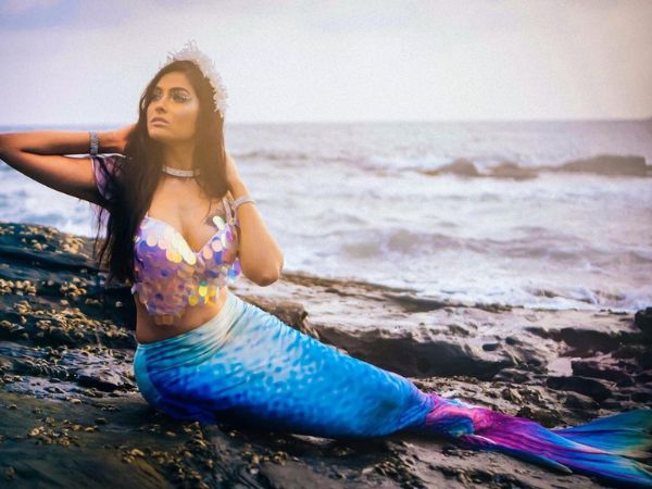 Bigg Boss Fame Actress Divi Vadthya Stunning Stills In Mermaid Style Dress