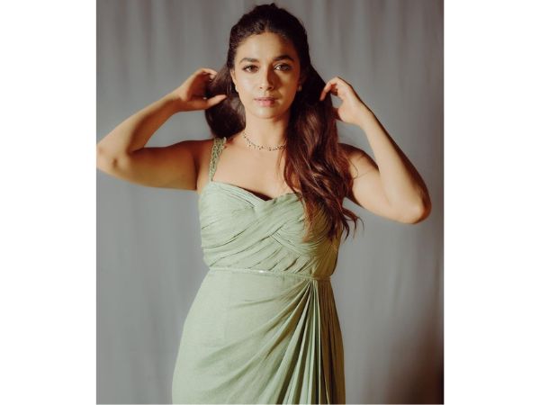 Actress Keerthy Suresh Gorgeous Stills In Trendy Wear