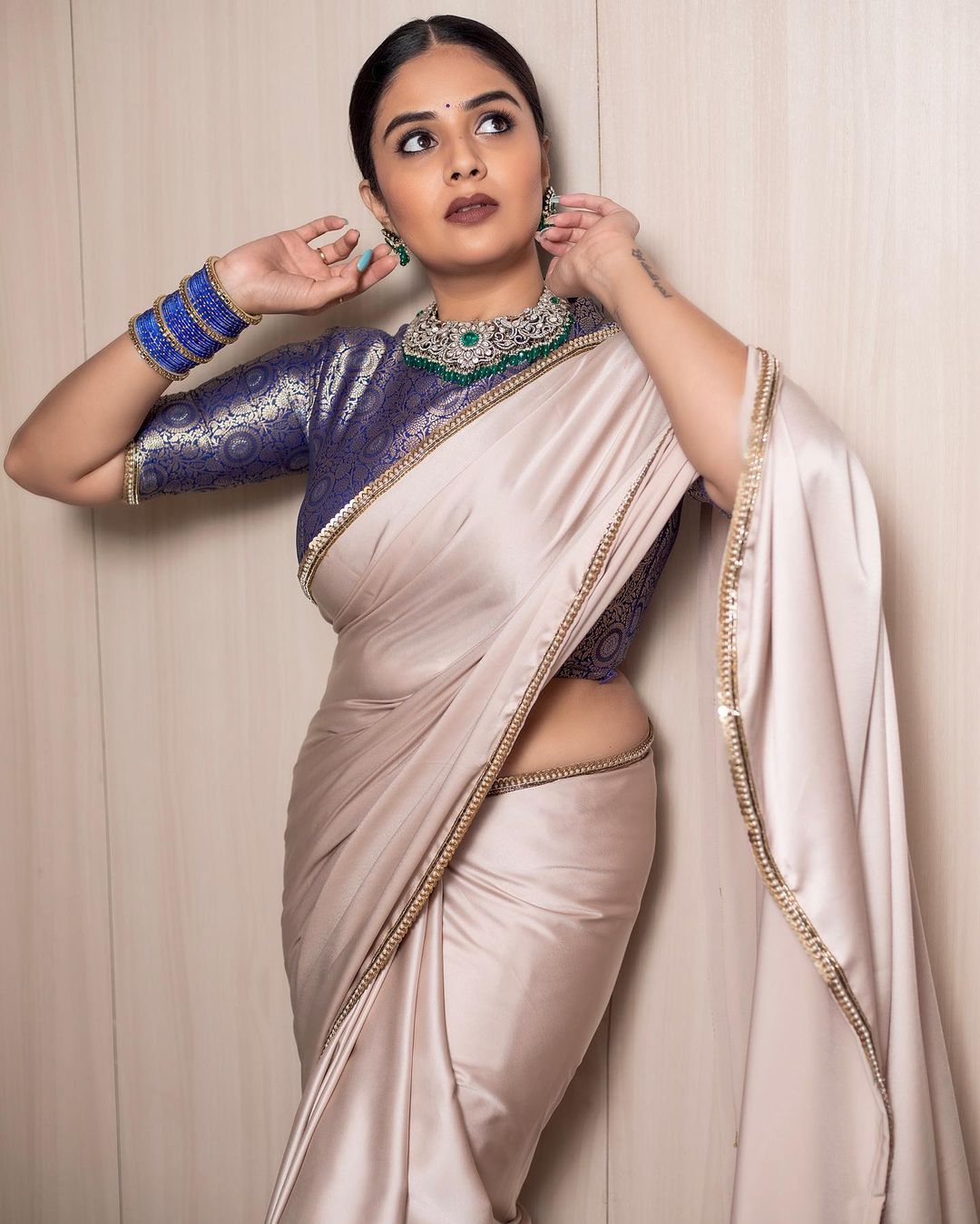 Actress And Anchor Sreemukhi Mesmerizing Photos In Saree