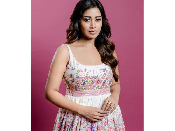 Actress Nivetha Pethuraj Ravishing Looks In Trendy Outfit
