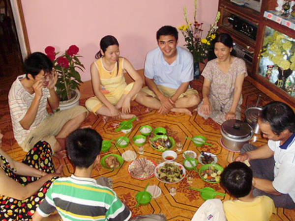 Benefits of Sitting Cross Legged on the Floor while Eating in Telugu