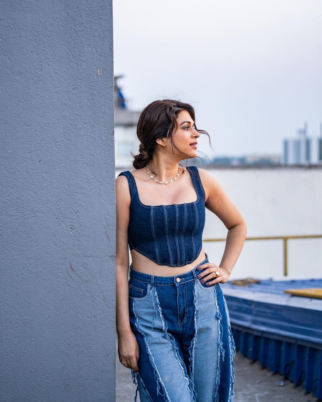 Actress Shraddha Das Mesmerizing Photos In Jeans and Top