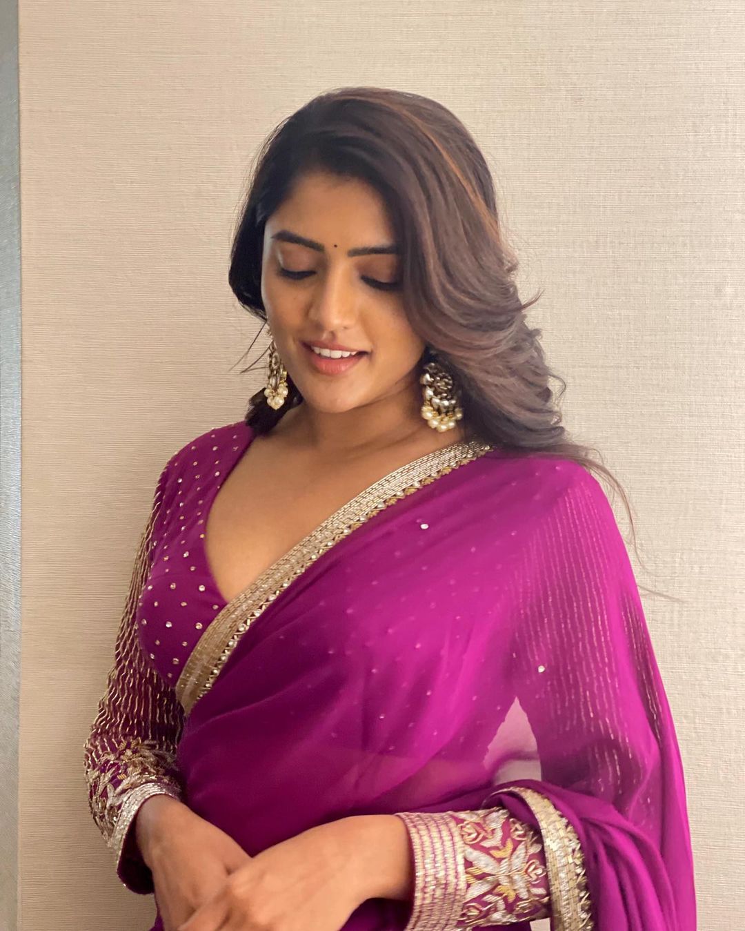 Actress Eesha Rebba Glamorous Looks in Pink Saree