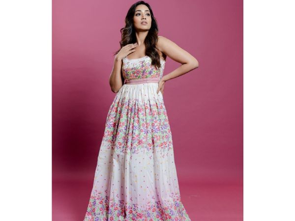 Actress Nivetha Pethuraj Ravishing Looks In Trendy Outfit