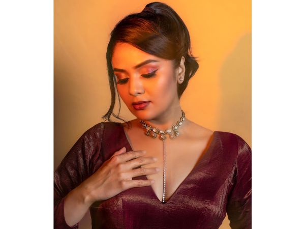 Anchor Sreemukhi Mesmerizing Looks In Maroon Color Dress