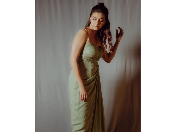 Actress Keerthy Suresh Gorgeous Stills In Trendy Wear