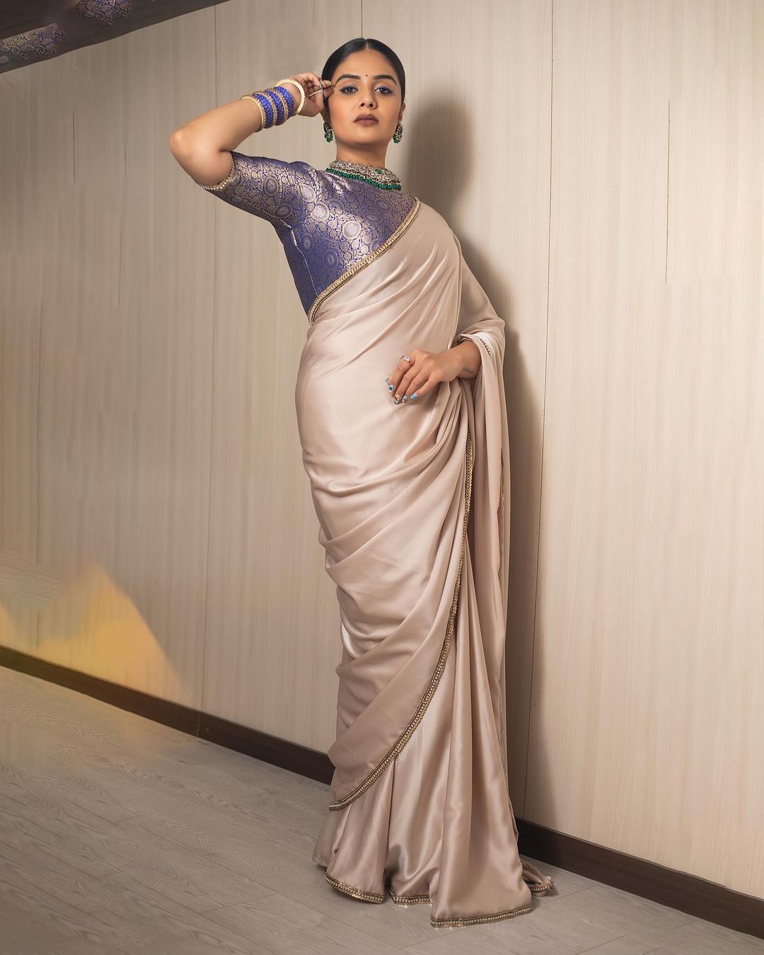 Actress And Anchor Sreemukhi Mesmerizing Photos In Saree