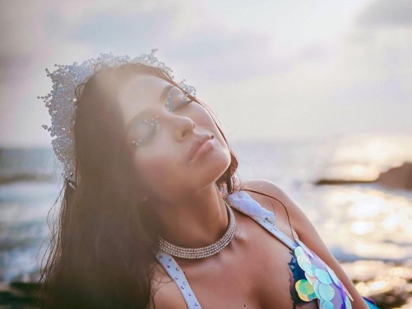 Bigg Boss Fame Actress Divi Vadthya Stunning Stills In Mermaid Style Dress