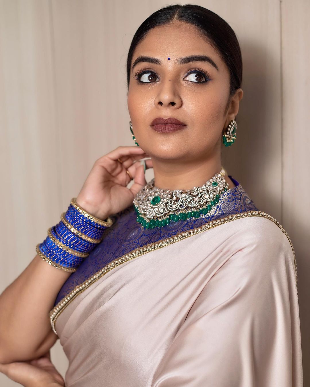 Actress And Anchor Sreemukhi Mesmerizing Photos In Saree