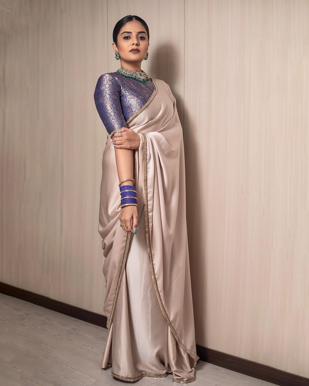 Actress And Anchor Sreemukhi Mesmerizing Photos In Saree