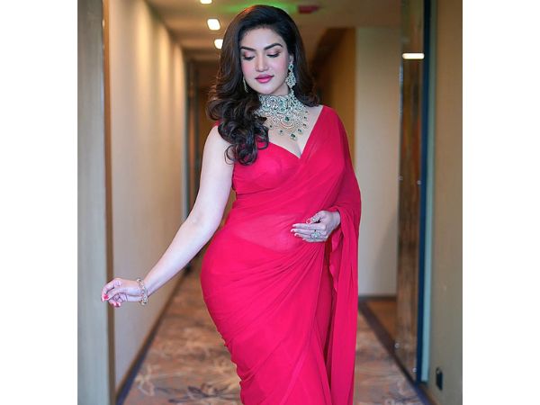 Actress Honey Rose Ravishing Stills In Red Saree