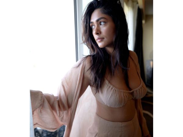 Actress Mrunal Thakur Sizzling Stills In Monochromatic Dress