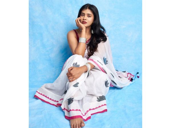 Actress Hebah Patel Glamorous Photos In White Saree