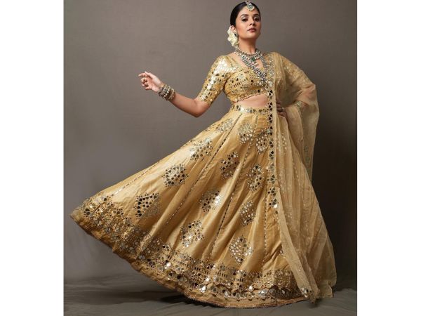 Actress Sreemukhi Ravishing Pics in Gold Lehenga