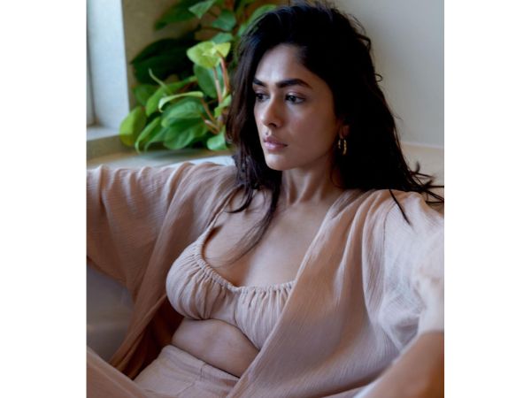 Actress Mrunal Thakur Sizzling Stills In Monochromatic Dress