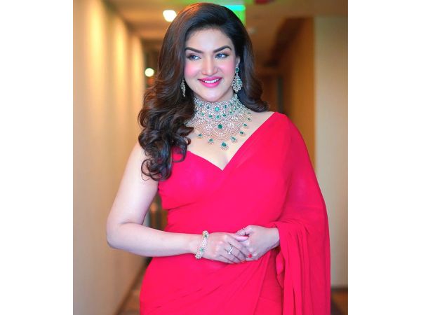 Actress Honey Rose Ravishing Stills In Red Saree