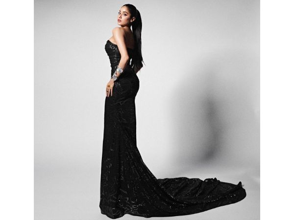 Actress Janhvi Kapoor Mesmerizing Stills In Black Outfit