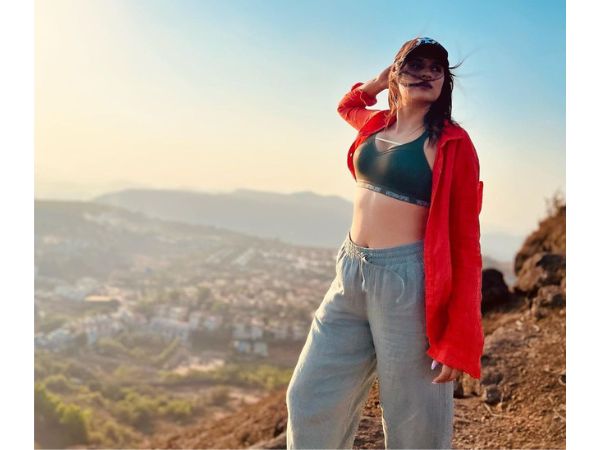 Actress Shraddha Das Glamorous Stills In Trendy Outfit