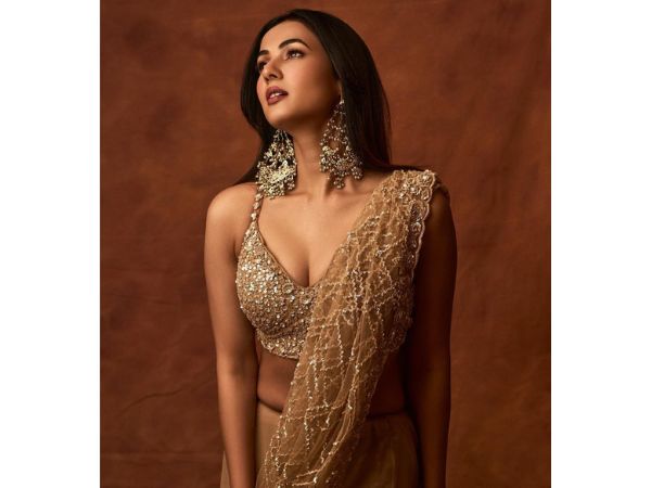 Actress Sonal Chauhan Glamorous Looks in Trendy Wear