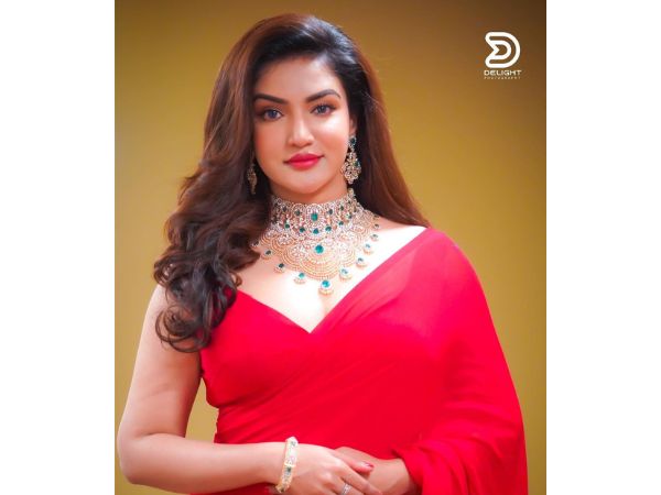 Actress Honey Rose Ravishing Stills In Red Saree