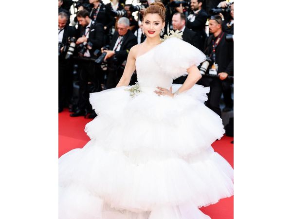 Stunning Looks of Aishwarya Rai Bachchan, Deepika Padukone And Others From 2022