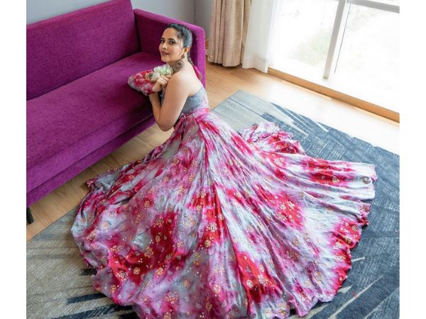 Actress Anasuya Bharadwaj Glamorous Stills In Beautiful Lehenga