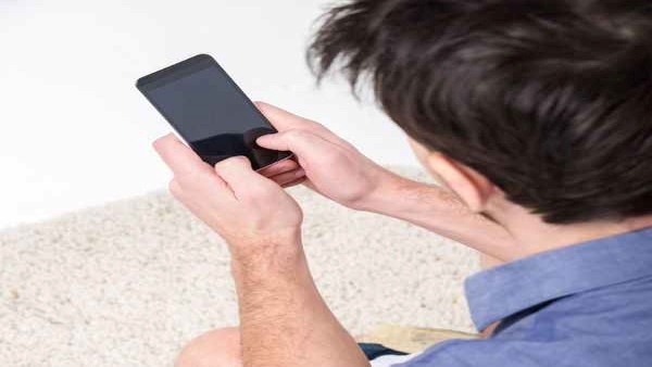 Why You Should Not Use Phone in the Toilet in Telugu