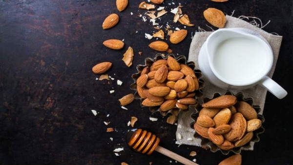  Why Almond Milk better than Cow Milk For Your Sensitive Gut