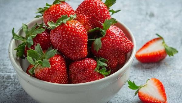  DIY Fruit Scrub: How to Use papaya and pineapple scrub to get rid of dry skin in telugu