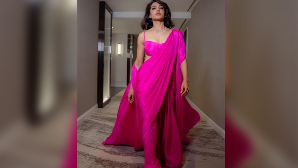 Samantha Hot Looks: Samantha Ruth Prabhu latest photoshoot in A Bright and hot pink saree Samantha Hot Looks: Samantha Ruth Prabhu latest photoshoot in A Bright and hot pink saree