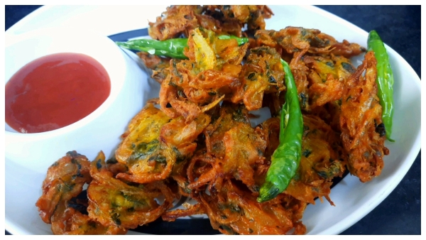 Eevening Snack How to make crispy onion bonda in telugu Vulli Bonda