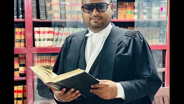 Hyderabadi shaik ashraf sets guinness world record by Fastest time to type the alphabet backwards 2 88 seconds