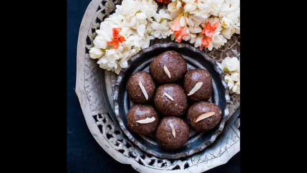how-to-make-ragi-laddu-recipe-in-telugu