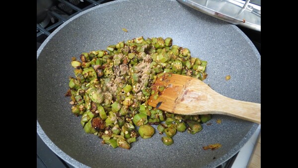 how-to-make-bhindi-fry-recipe-at-home-in-telugu