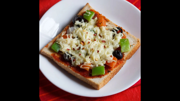 how-to-make-bread-pizza-sandwich-at-home-in-telugu