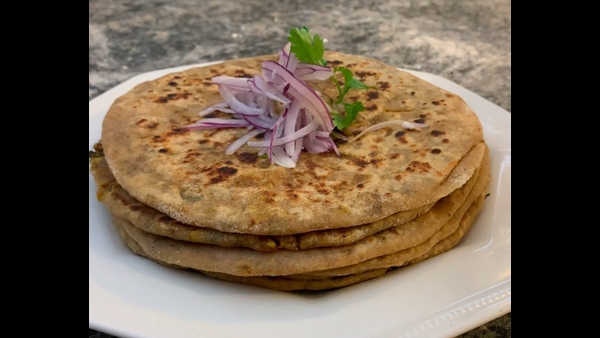 how-to-make-tasty-onion-parotta-recipe-at-home-in-telugu
