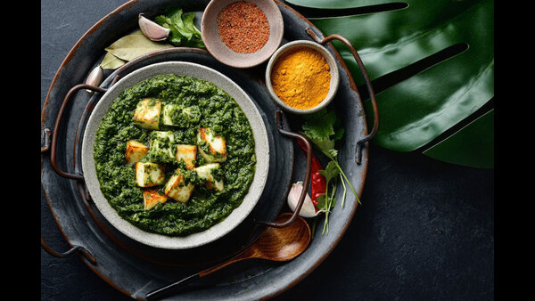 how-to-make-tasty-palak-paneer-recipe-at-home-in-telugu
