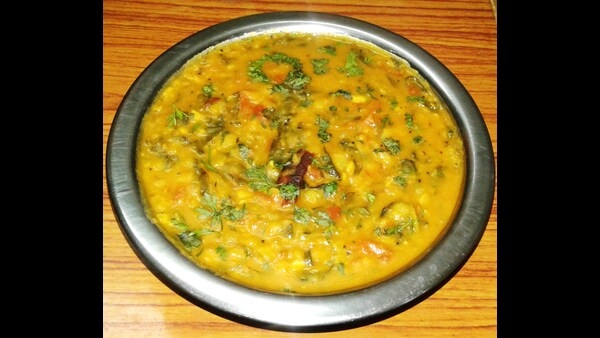 how-to-make-tasty-palakura-pappu-recipe-in-telugu