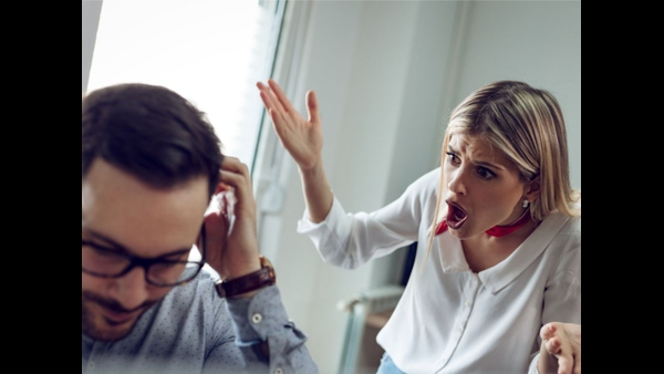 signs-showing-wife-is-toxic-and-husband-must-be-aware-of-in-relationship