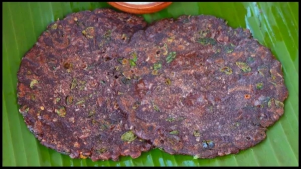 Ragi Rotti With Fresh Curry Leaves