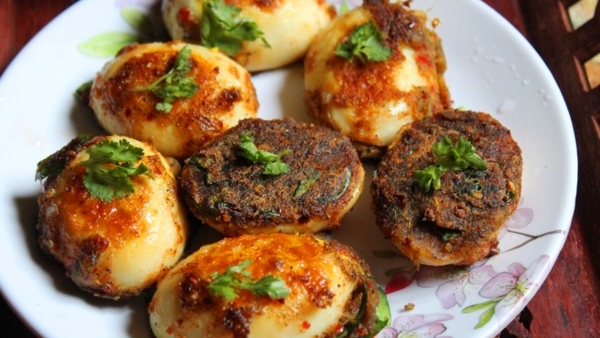 Make Egg Pepper Masala