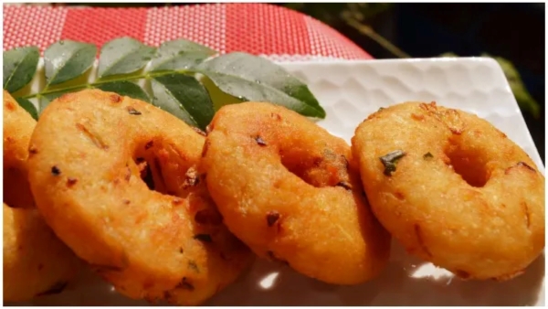 Leftover Idlis into Delicious Vadas