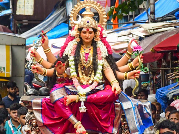 What should be done on the dasara navaratri festival