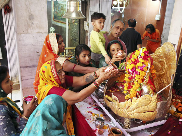 What should be done on the dasara navaratri festival