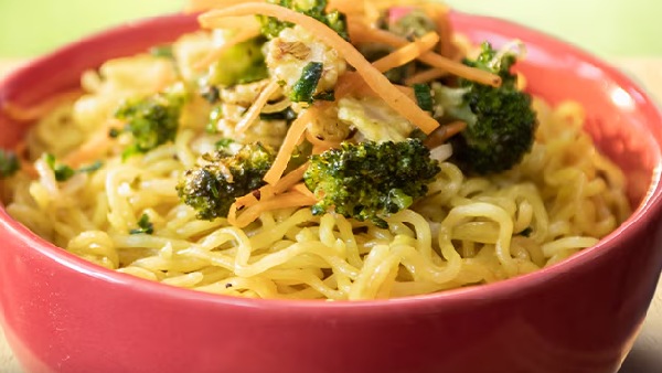 Cook chili garlic maggi at home with these easy steps