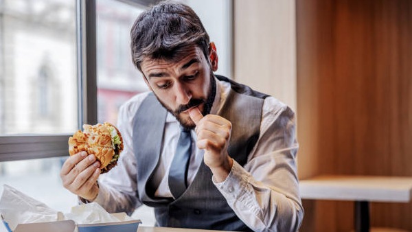 Are you having your food in a hurry You will definitely face these problems in future