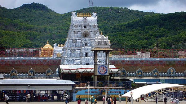 TTD EO inaugurated new locker facility in tirumala for devotees