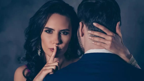 Know your partner whether cheating you or not with these tips