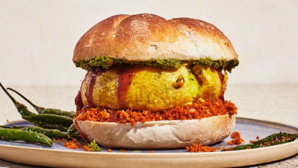How to make mumbai famous vada pav at home in easy steps