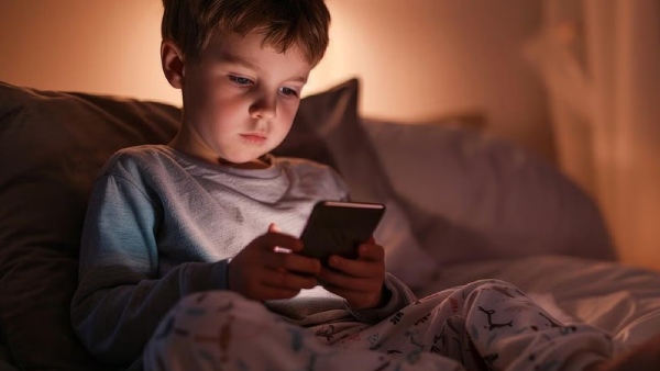 Are you giving your kid a mobile watch daily Know this before you give to them